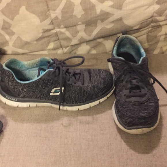 memory foam athletic shoes